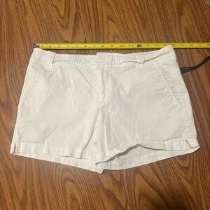 New York & Company Women’s White Shorts – Size 6